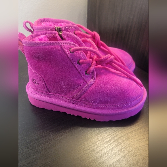 UGG Little Girls Neumel II Chukka Bootd - Picture 1 of 16